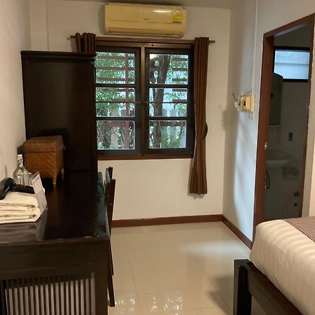 Отель Baan Klang Vieng Чиангмай Экстерьер фото