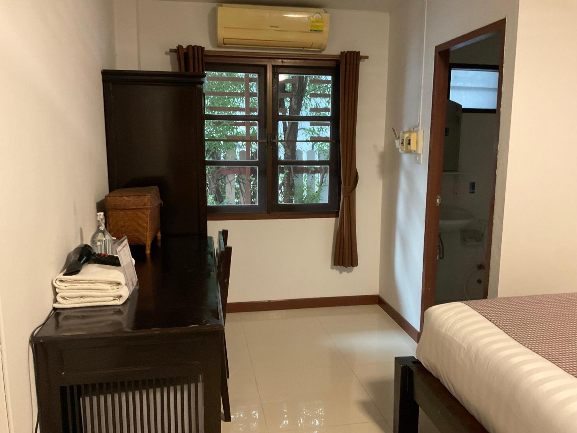 Отель Baan Klang Vieng Чиангмай Экстерьер фото