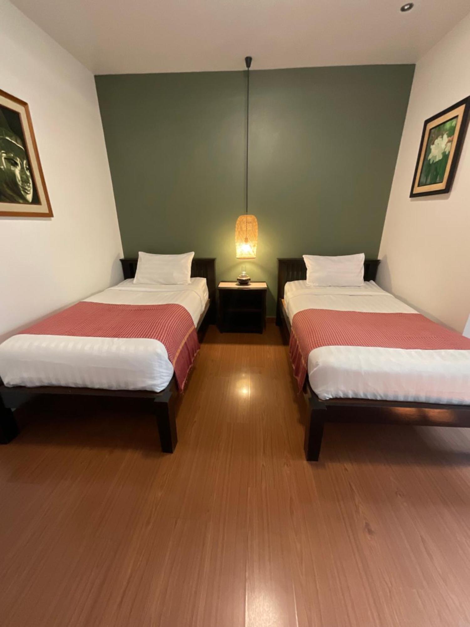 Отель Baan Klang Vieng Чиангмай Экстерьер фото