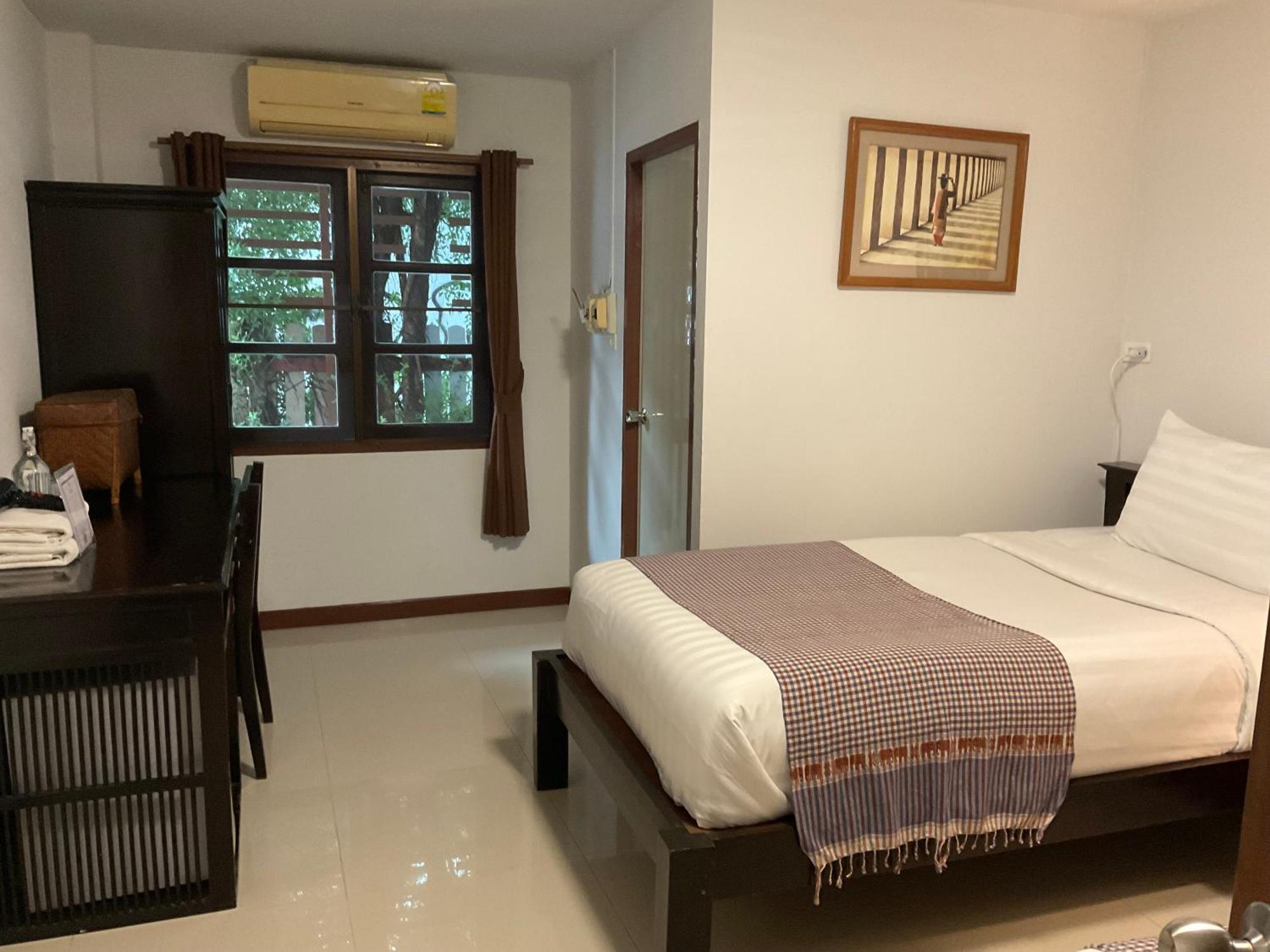 Отель Baan Klang Vieng Чиангмай Экстерьер фото
