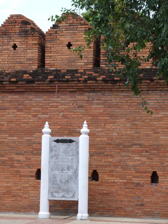 Отель Baan Klang Vieng Чиангмай Экстерьер фото