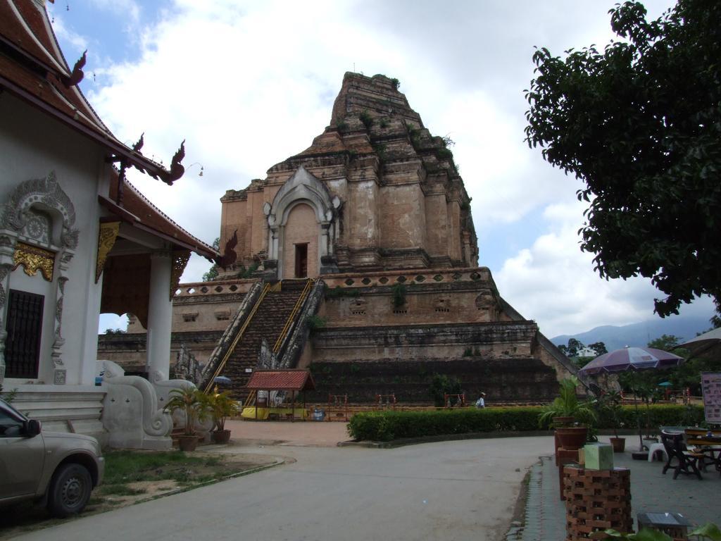 Отель Baan Klang Vieng Чиангмай Экстерьер фото