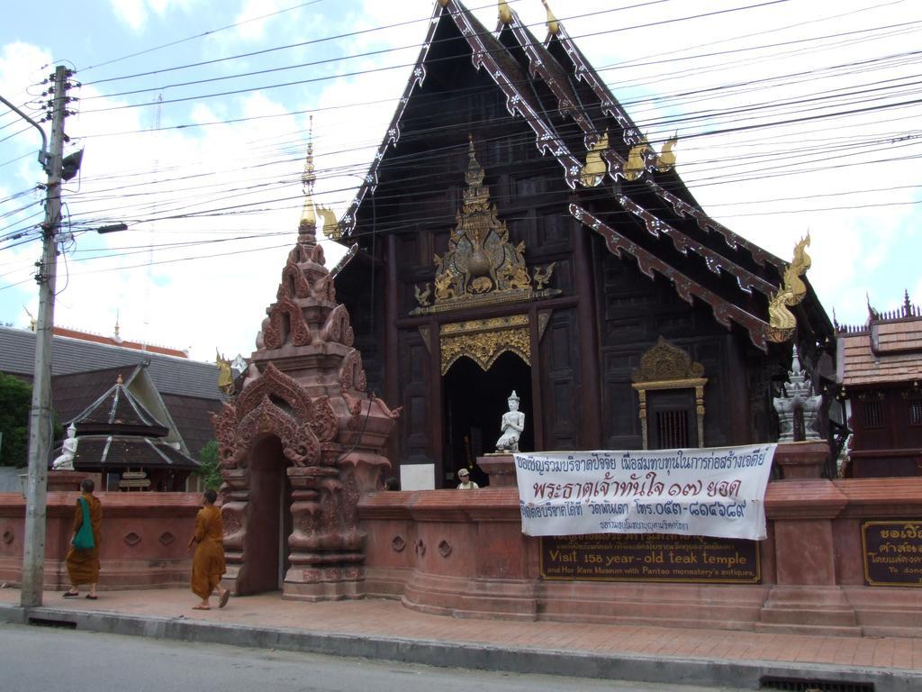 Отель Baan Klang Vieng Чиангмай Экстерьер фото