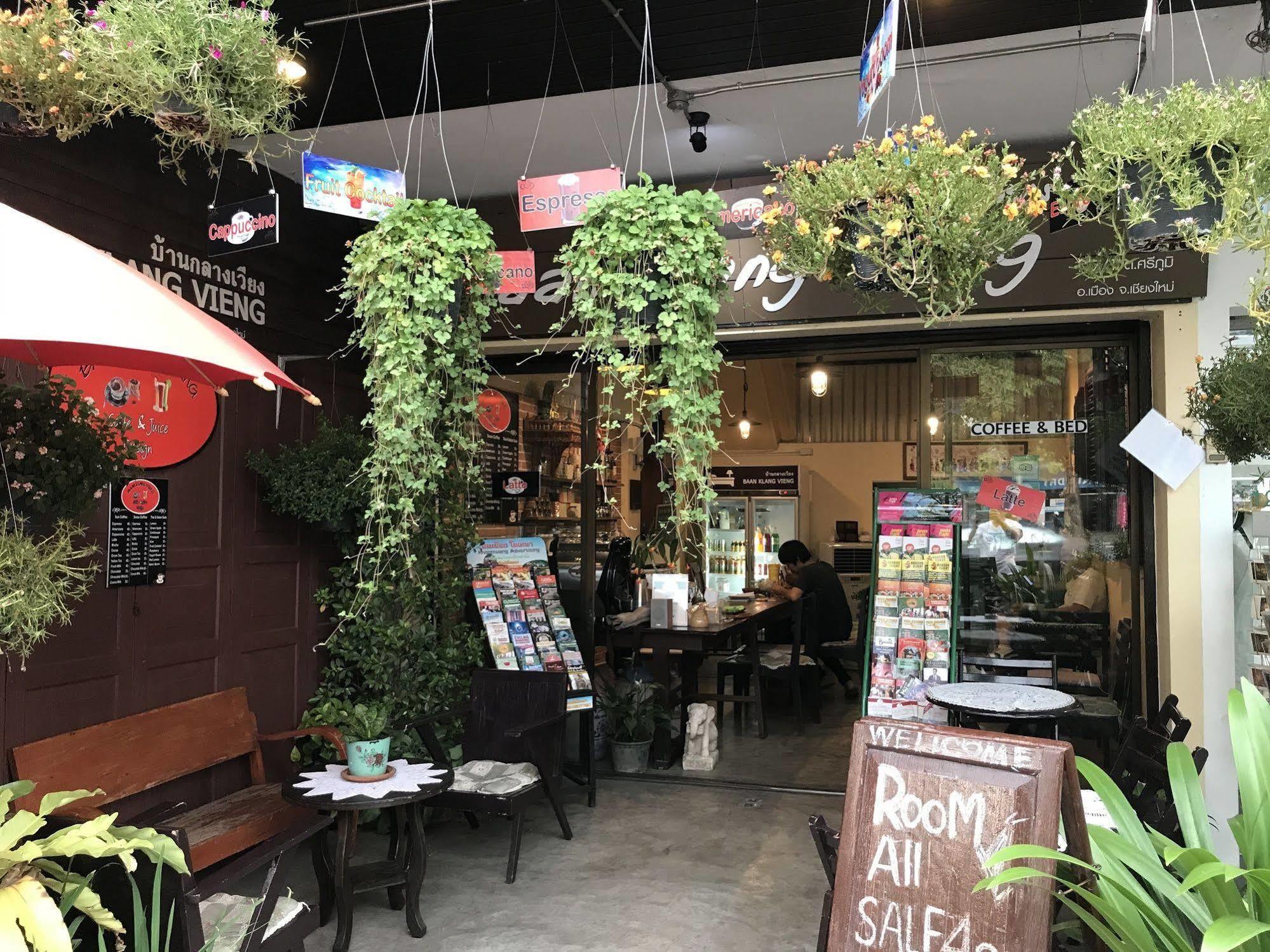 Отель Baan Klang Vieng Чиангмай Экстерьер фото