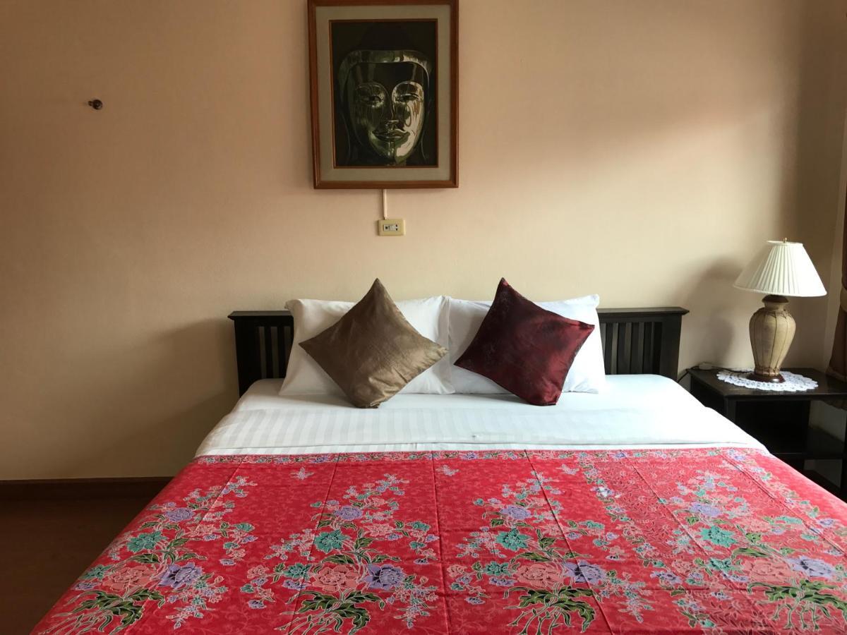 Отель Baan Klang Vieng Чиангмай Экстерьер фото